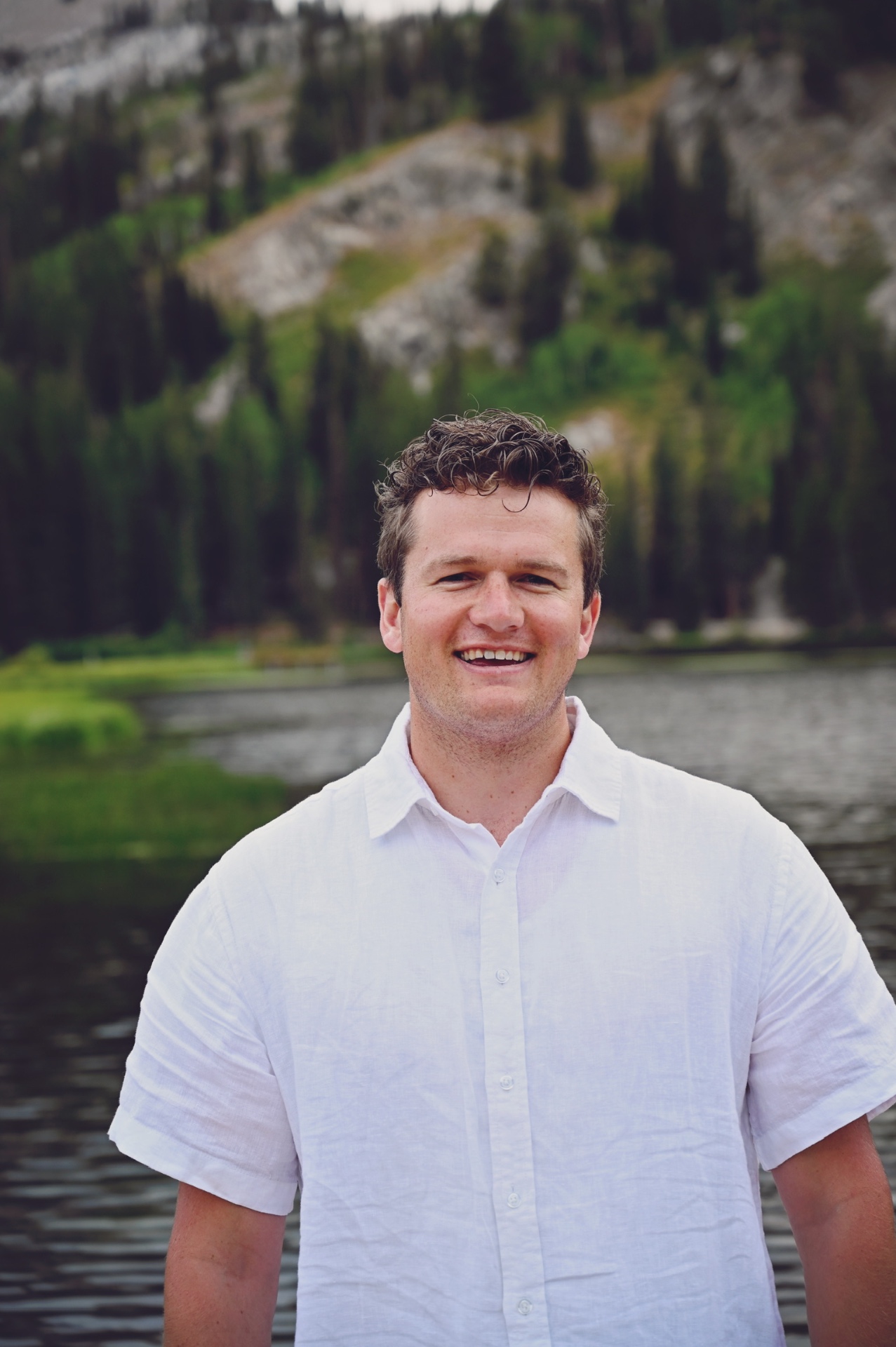 Thomas Wadsworth, independent Colorado senior insurance agent, smiling in front of a mountain lake